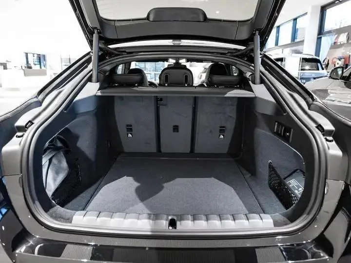 BMW i4 Image 4