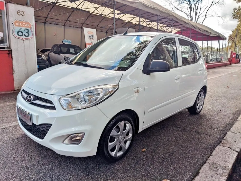 HYUNDAI i10 Image 1