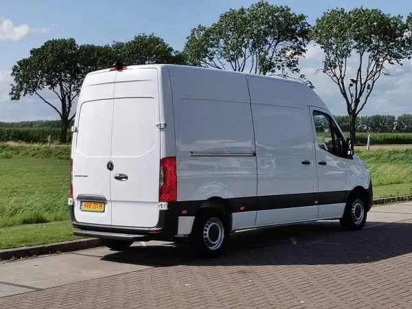 Mercedes-Benz Sprinter 314 L2H2 MBUX RWD Image 3